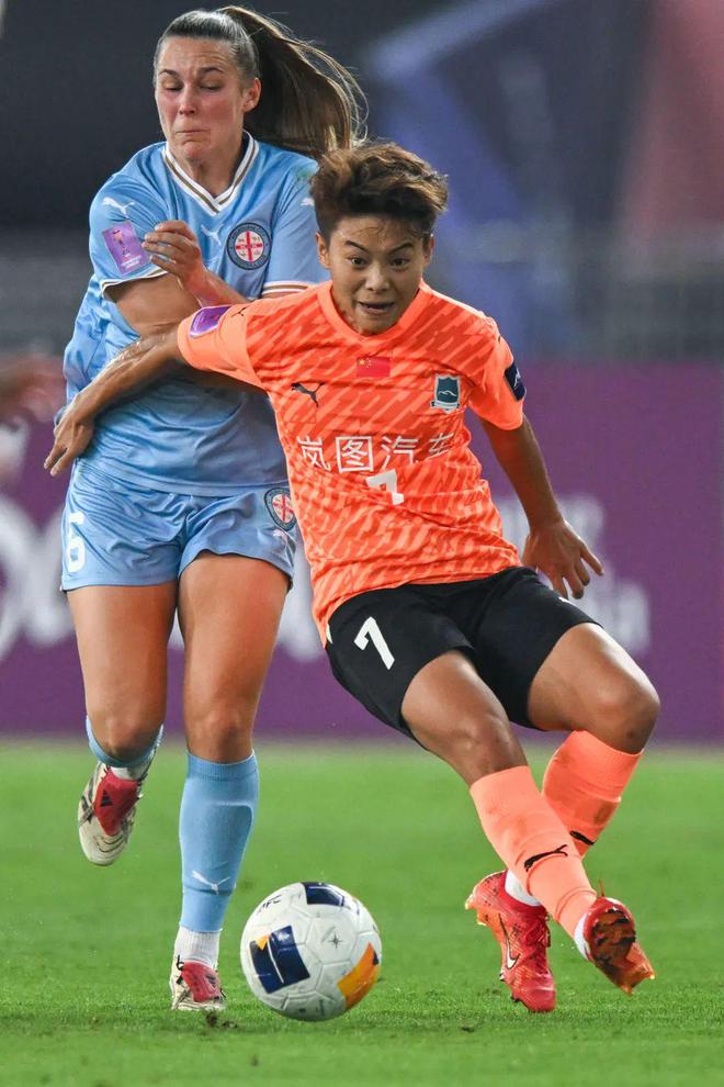 武漢女足奪冠，捧亞冠金杯！