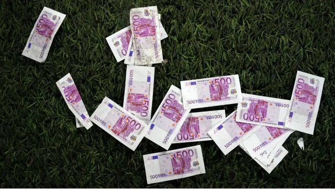 巴黎歐冠奪冠，金錢味濃，攬1.2億