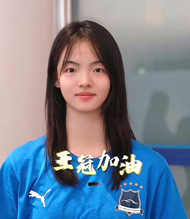 武漢女足姜晨璟，踢防守位反差大，自小如此。