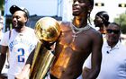 高溫狂歡，亞歷山大裸舉慶MVP！雷霆球迷呼聲震天！